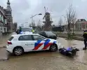 Vluchtende scooterrijder gewond bij aanrijding