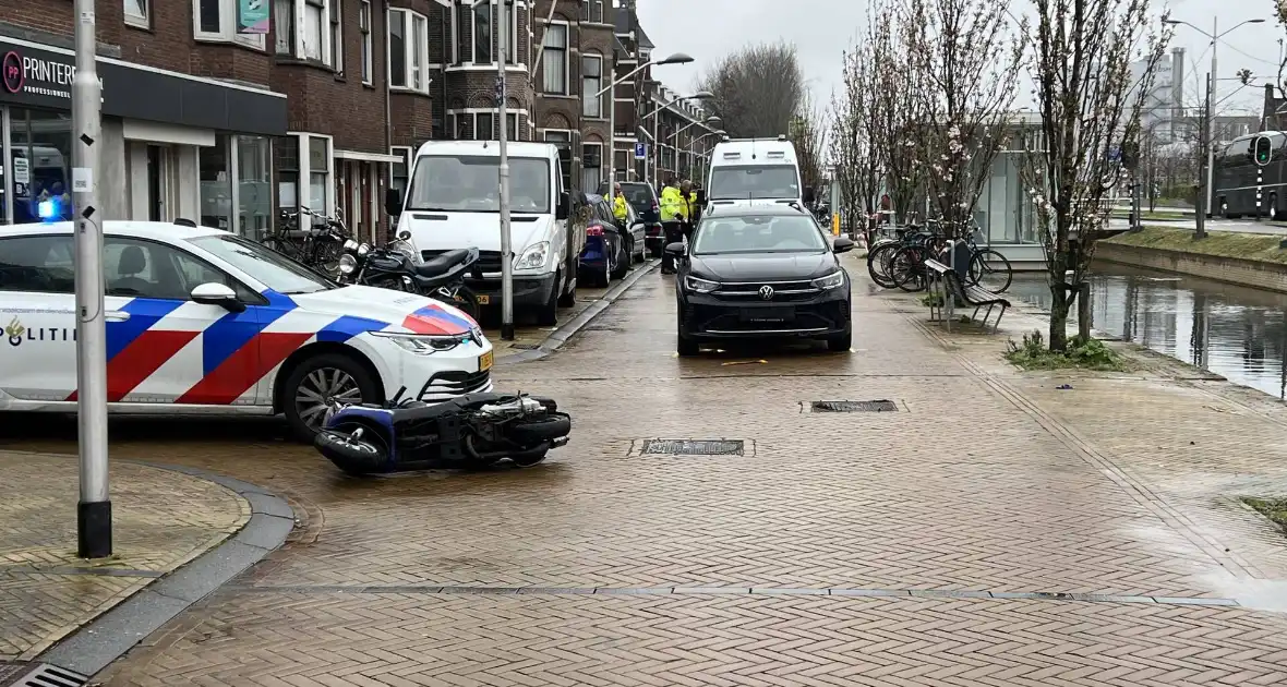 Scooterrijder geschept bij kruising, onderzoek gestart - Foto 1