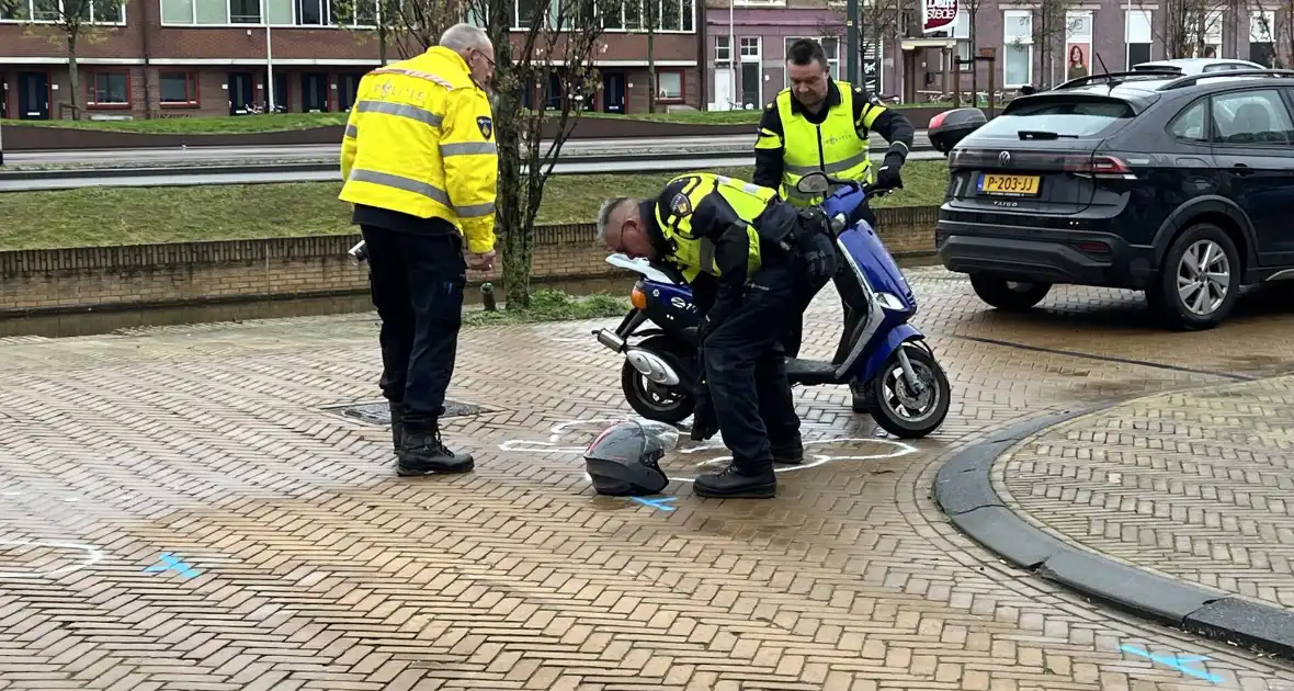 Scooterrijder geschept bij kruising, onderzoek gestart - Foto 10