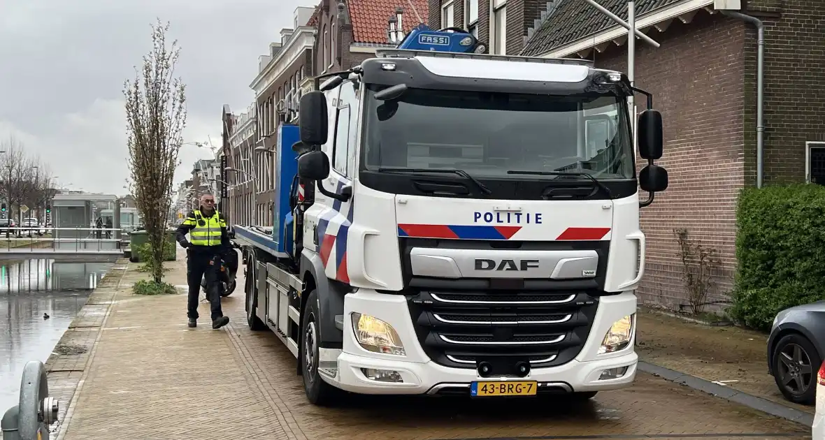 Vluchtende scooterrijder gewond bij aanrijding - Foto 11