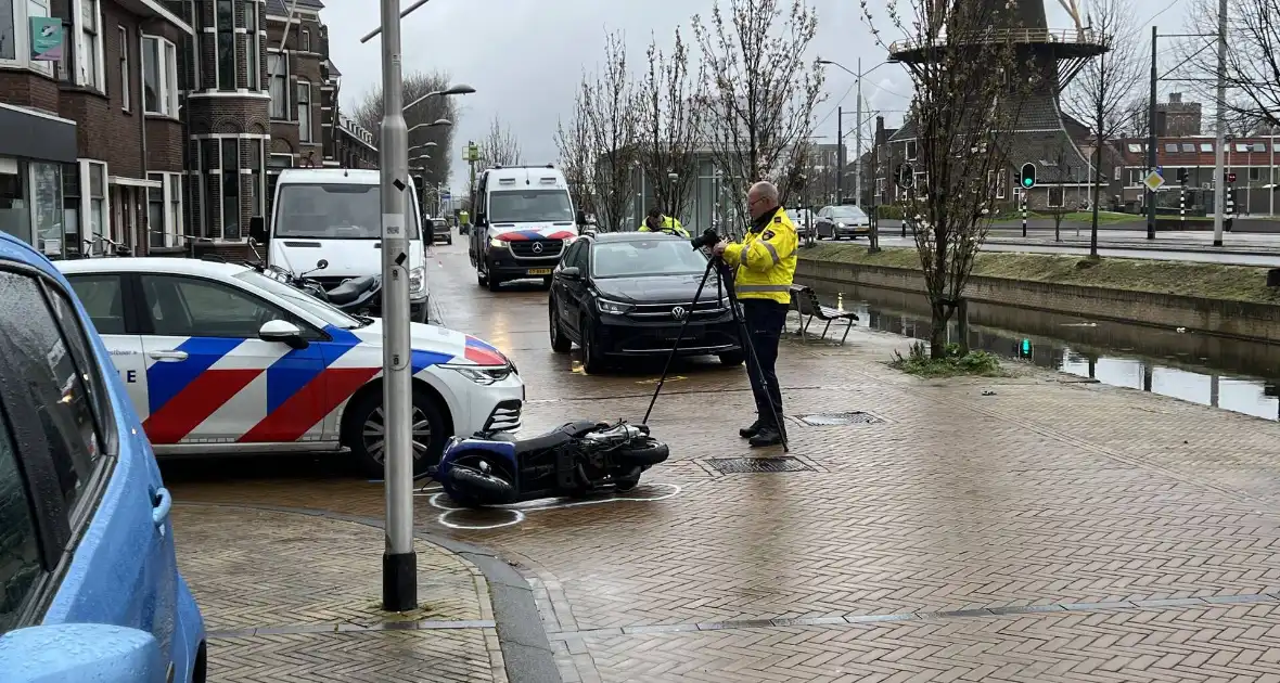 Vluchtende scooterrijder gewond bij aanrijding - Foto 5