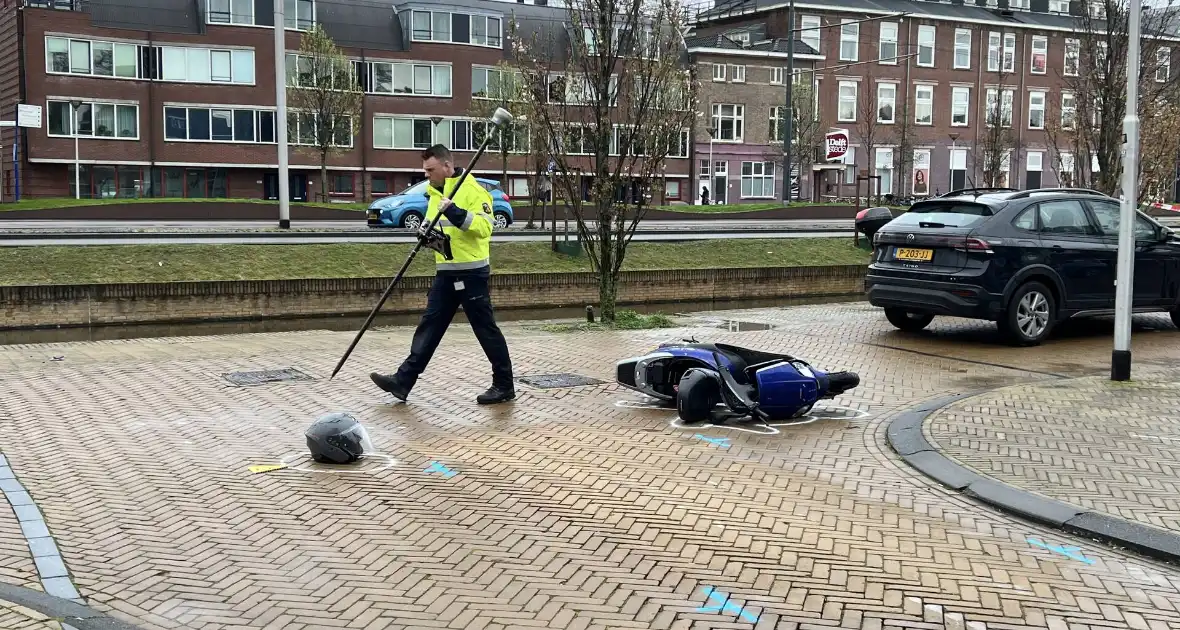 Scooterrijder geschept bij kruising, onderzoek gestart - Foto 8