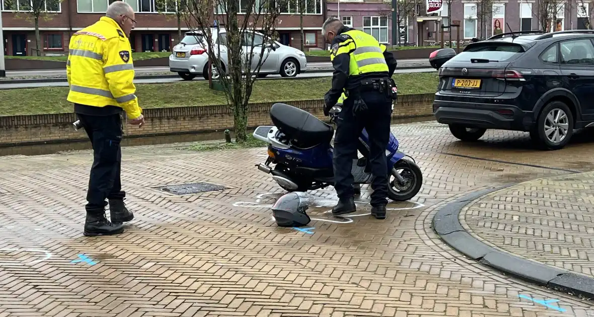 Scooterrijder geschept bij kruising, onderzoek gestart - Foto 9