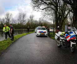 Bestelbus verdwijnt volledig onder water