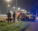 Automobilist laat aangereden scooterrijdster achter