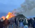 Traditioneel paasvuur druk bezocht