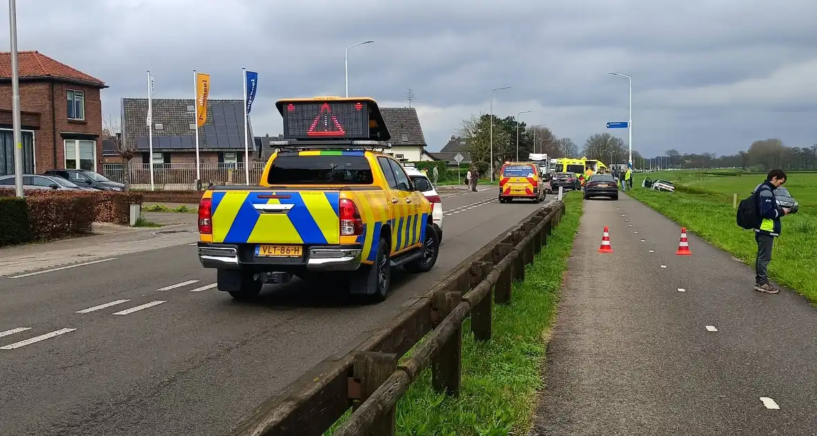 Meerdere auto's beschadigd bij kop-staartbotsing - Foto 12