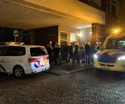 Man overleden bij geweldsincident in woning, vrouw aangehouden