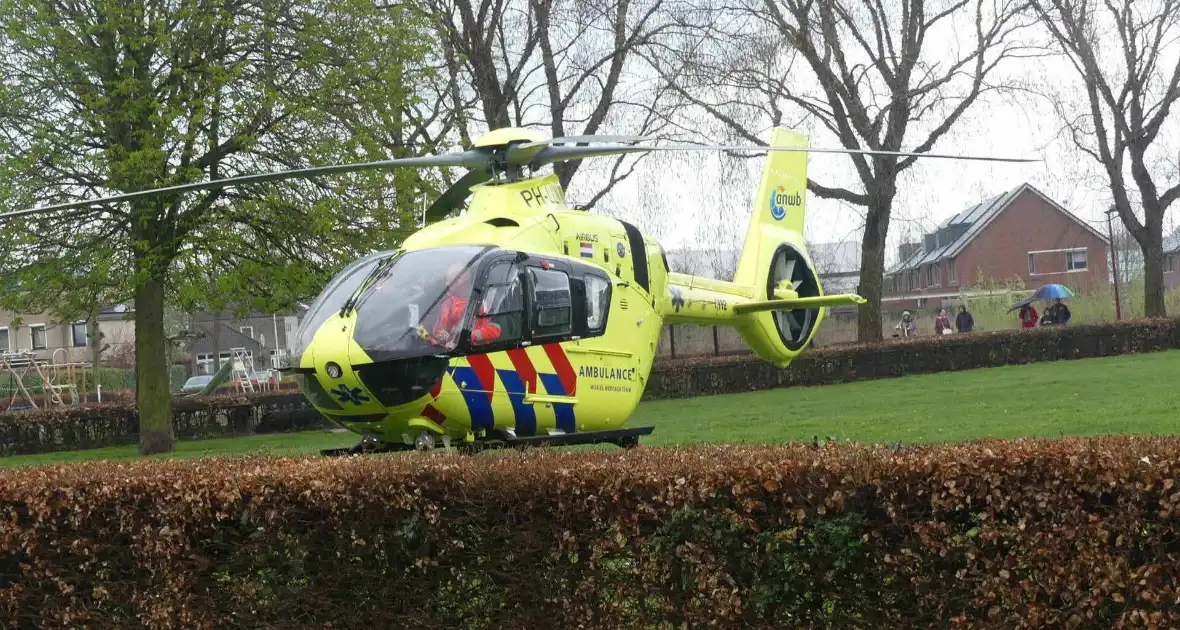 Man zwaargewond na steekpartij op oprit - Foto 6