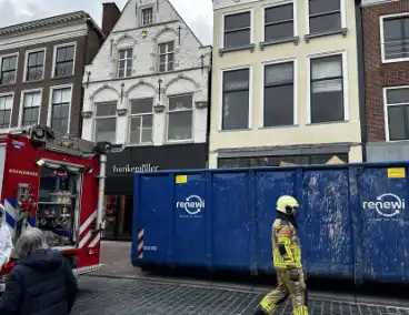Brandweer groots ingezet voor brand in kledingwinkel