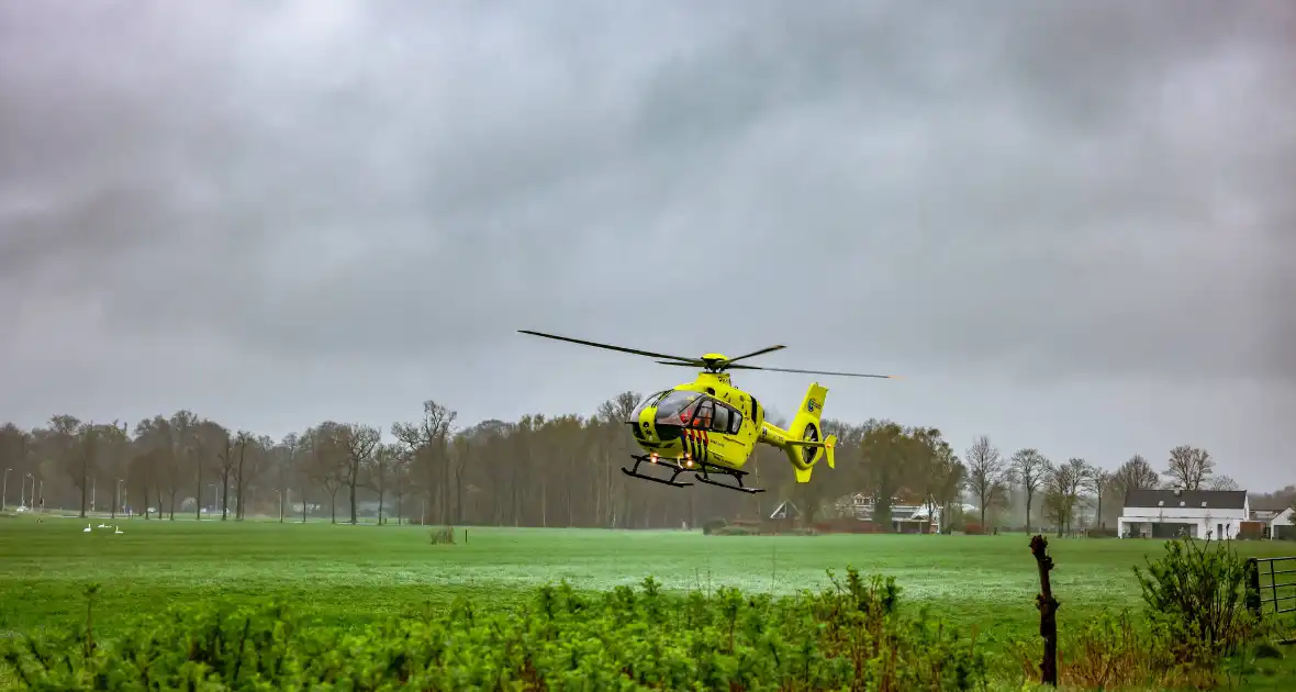 Traumahelikopter landt op grasveld naast Vlinderpad