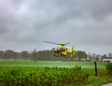 Traumahelikopter landt op grasveld naast Vlinderpad