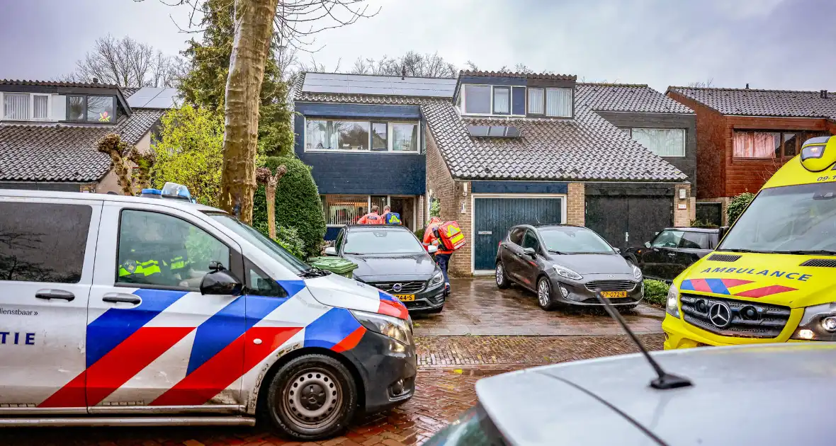 Traumahelikopter landt op grasveld naast Vlinderpad - Foto 2