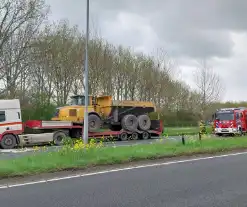 Veel rook vanaf rijdende vrachtwagen