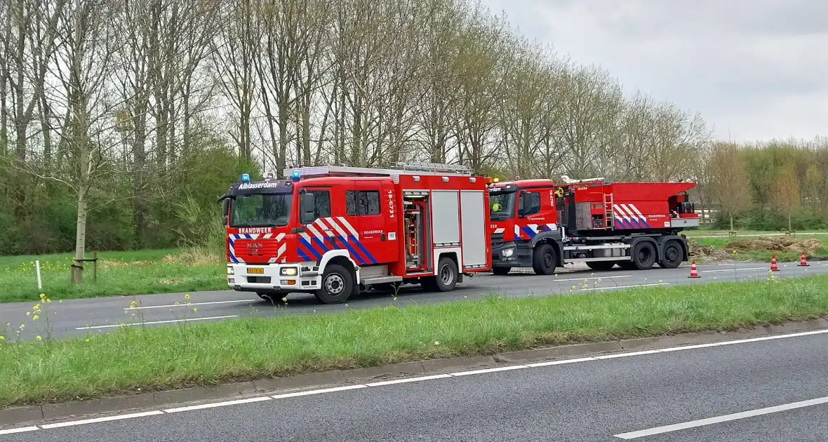 Veel rook vanaf rijdende vrachtwagen - Foto 1