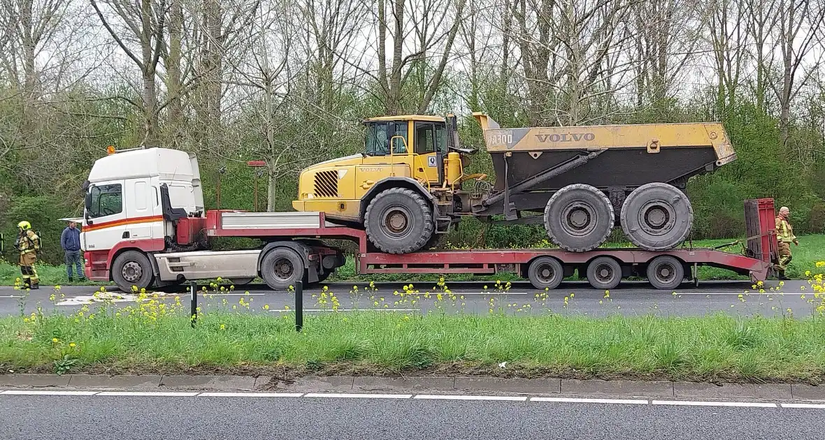Veel rook vanaf rijdende vrachtwagen - Foto 2
