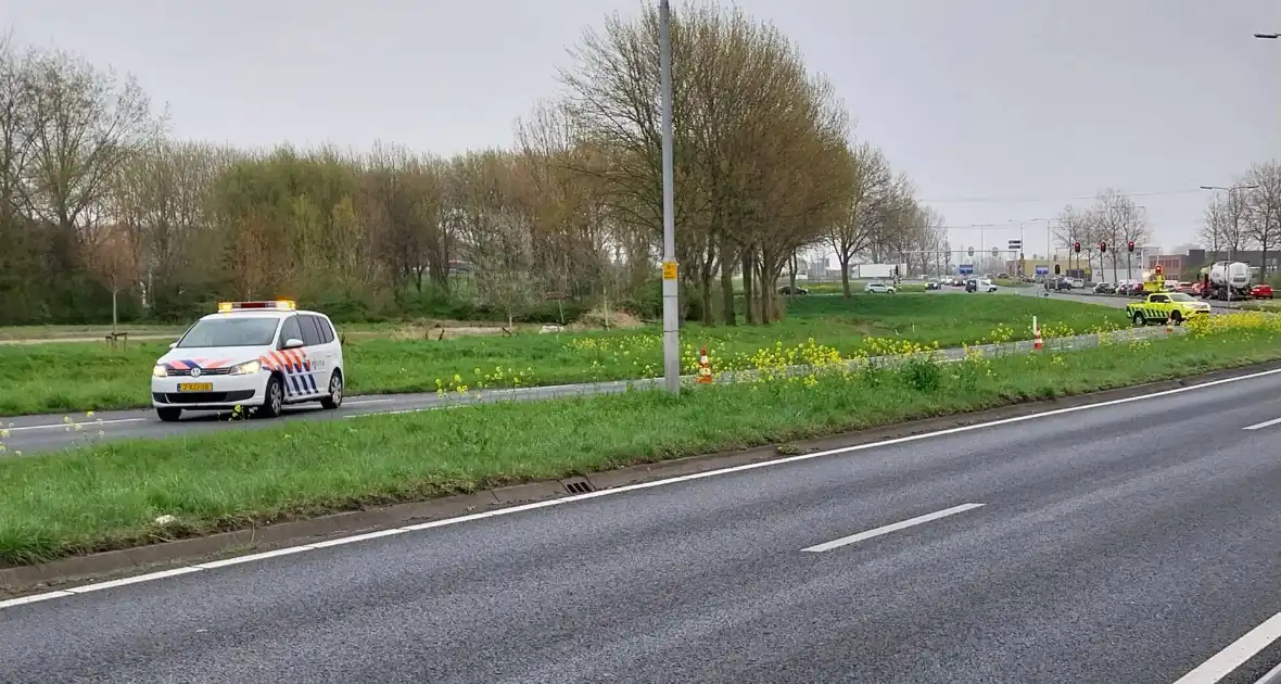 Veel rook vanaf rijdende vrachtwagen - Foto 4