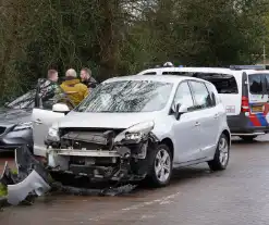 Veel schade bij botsing tussen auto en vrachtwagen