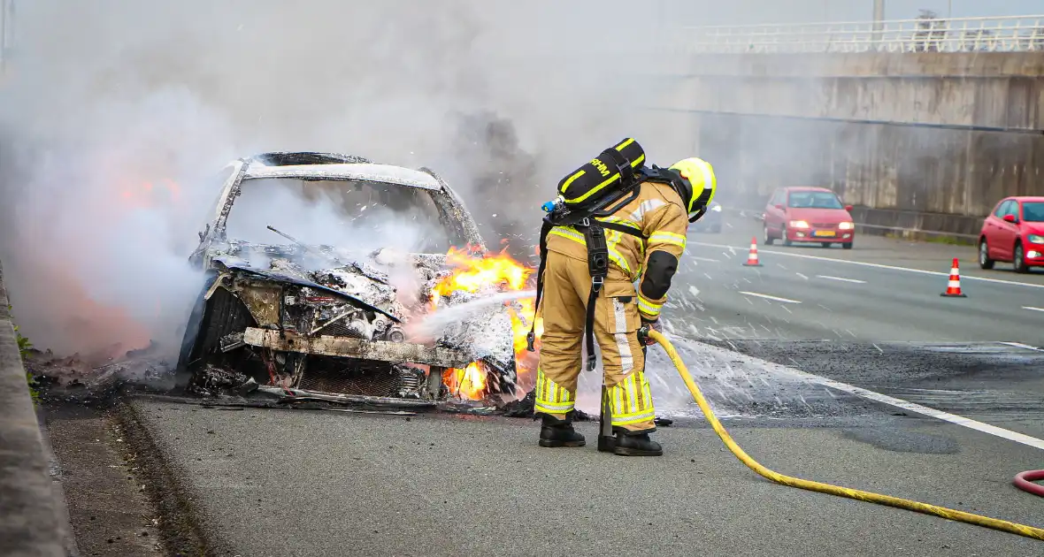 Auto brand volledig af, a4 grotendeels afgesloten - Foto 3