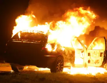 Auto brandt volledig uit in Assen