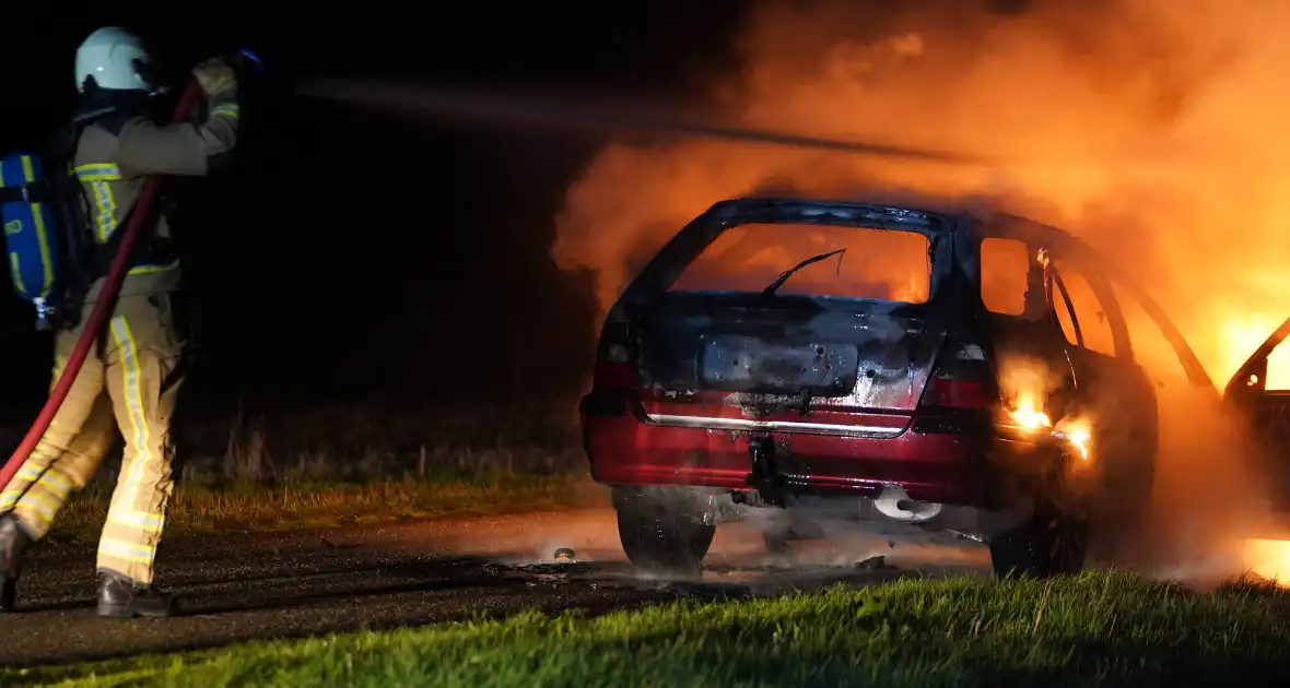 Auto brandt volledig uit in Assen - Foto 1