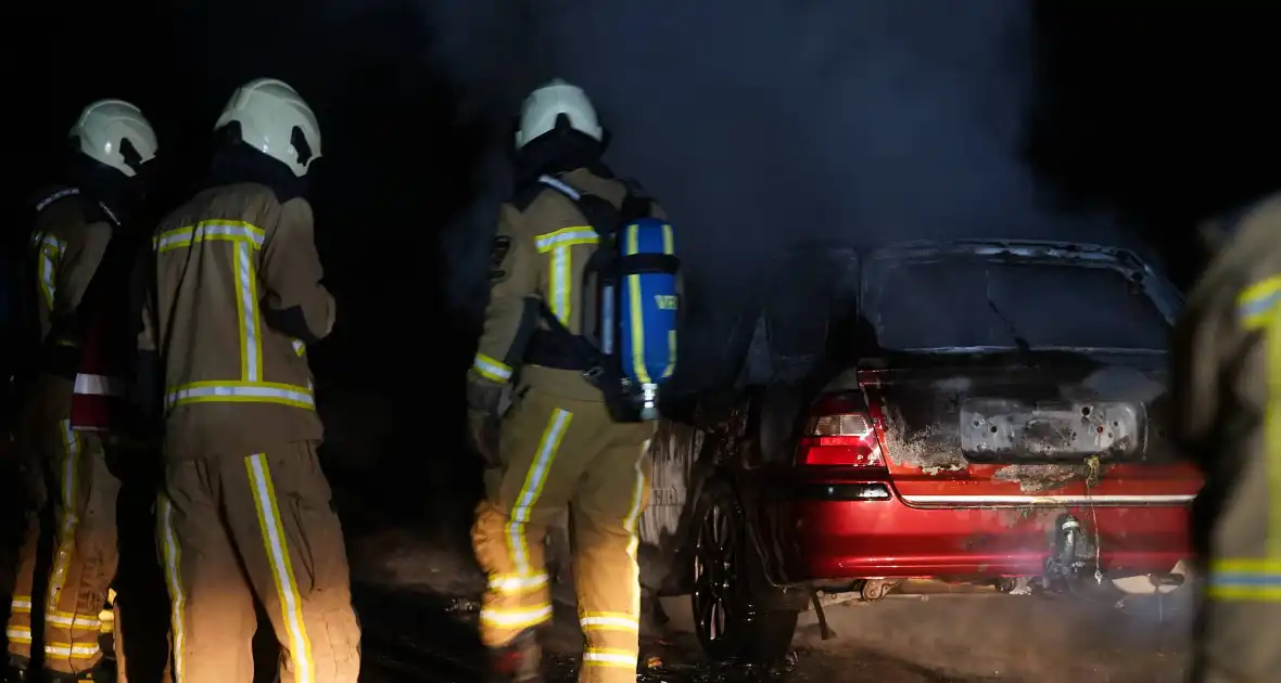 Auto brandt volledig uit in Assen - Foto 2