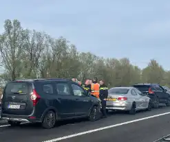 Flinke file door ongeval met drie voertuigen