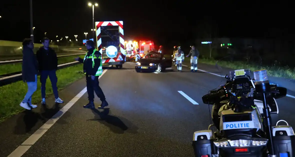 Automobilist klapt op pijlwagen - Foto 1