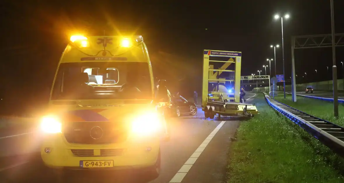 Automobilist klapt op pijlwagen - Foto 7