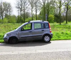 Twee voertuigen beschadigd na botsing