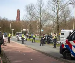 Politie massaal aanwezig bij demonstratie, meerdere charges uitgevoerd