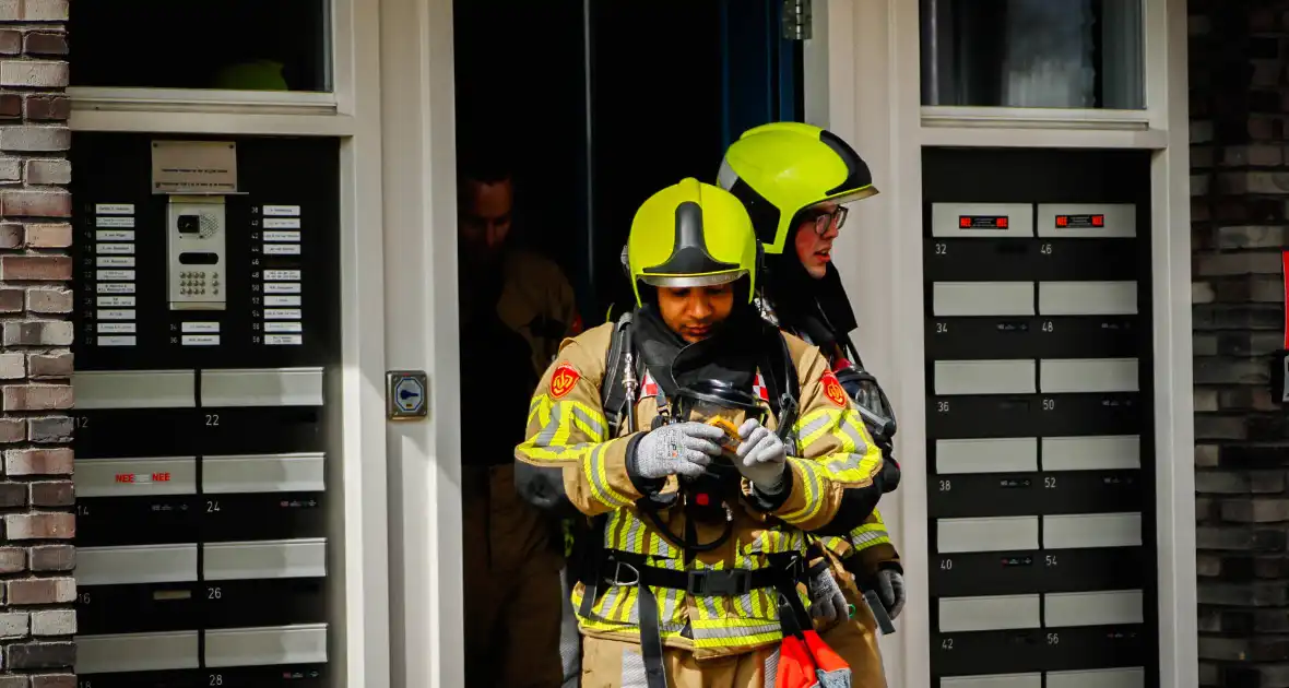 Brandweer onderzoekt stank in appartement - Foto 4