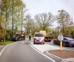 Twee wielrenners zwaargewond bij botsing met bestelbus