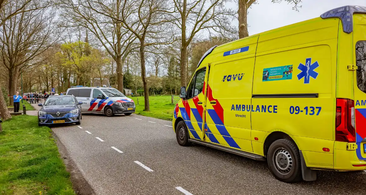 Twee wielrenners zwaargewond bij botsing met bestelbus - Foto 10