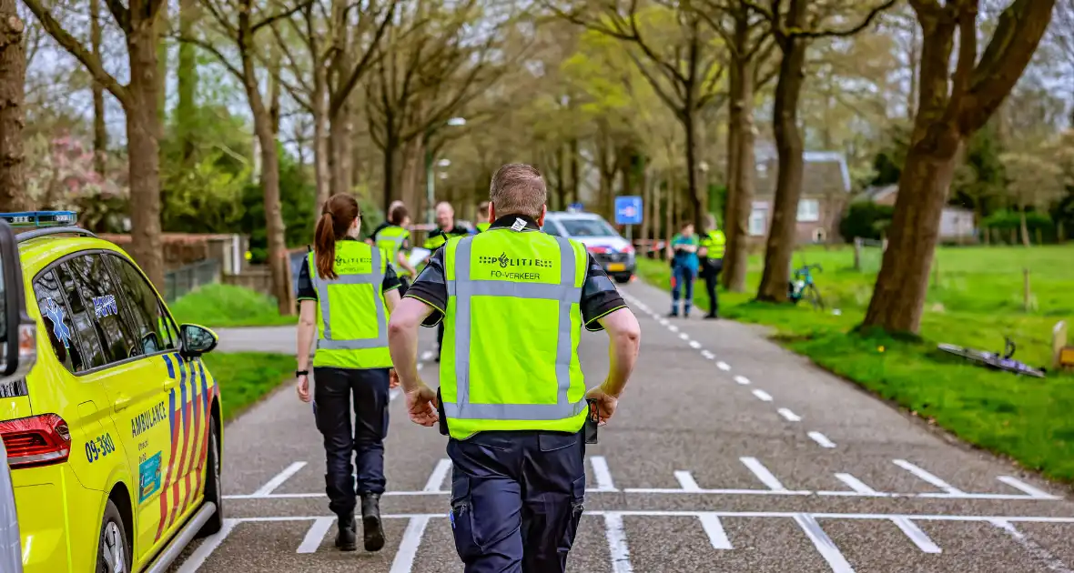 Twee wielrenners zwaargewond bij botsing met bestelbus - Foto 9