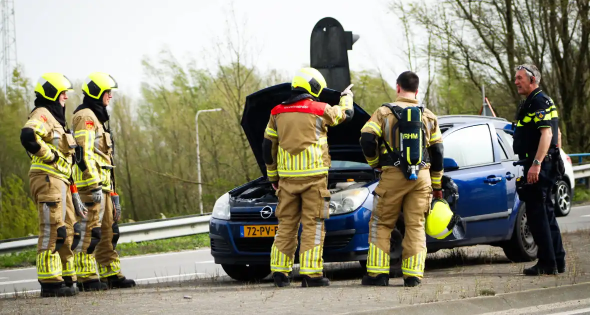 Brandweer ingezet voor rookontwikkeling bij auto - Foto 7