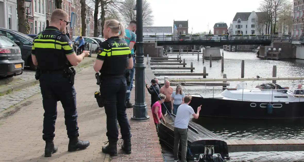 Hulpverleners schieten te hulp als motorboot in problemen komt - Foto 4