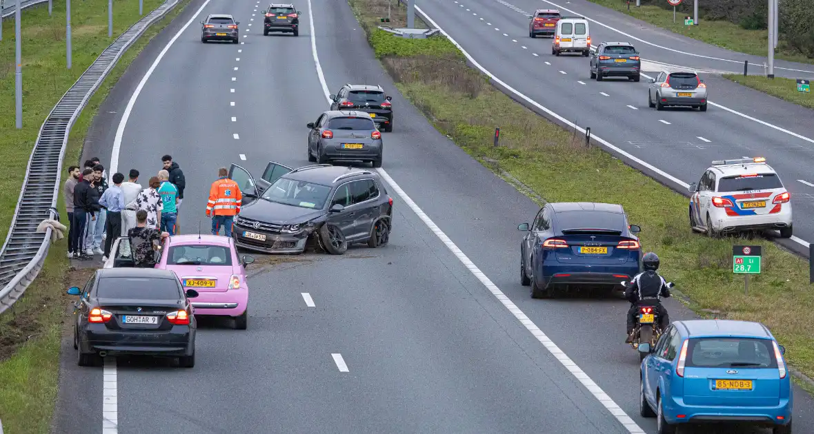 Flinke schade na ongeval op snelweg - Foto 4