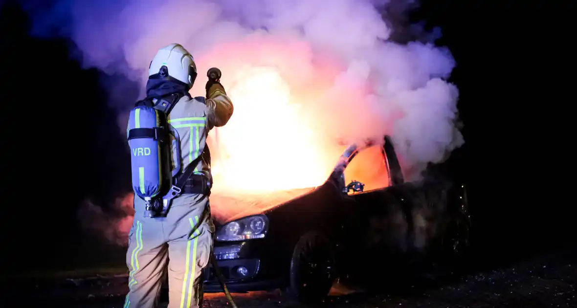 Auto volledig verwoest door brand tijdens rit - Foto 3