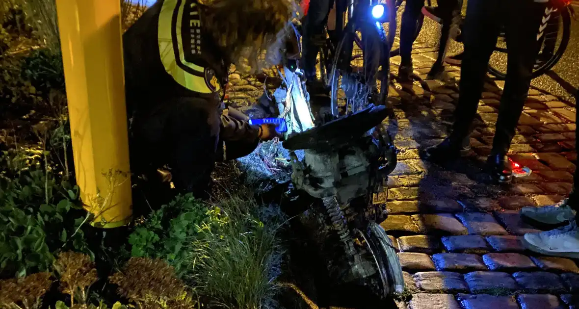 Opnieuw scooter in brand gestoken, politie start onderzoek - Foto 11