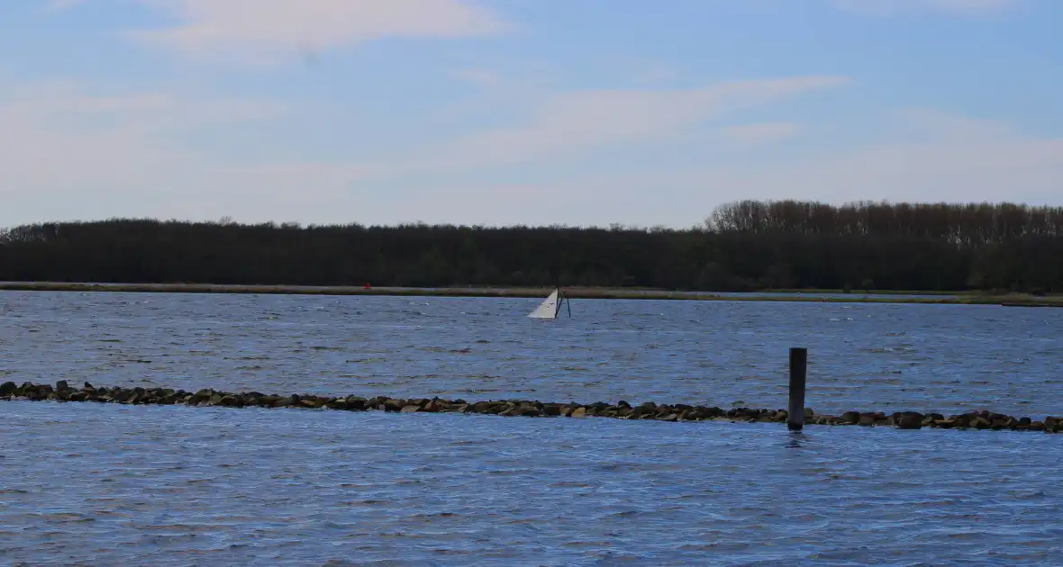 Zeilboot gezonken op Veerse meer - Foto 2