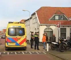 Bezorger op scooter gewond na val met fietser