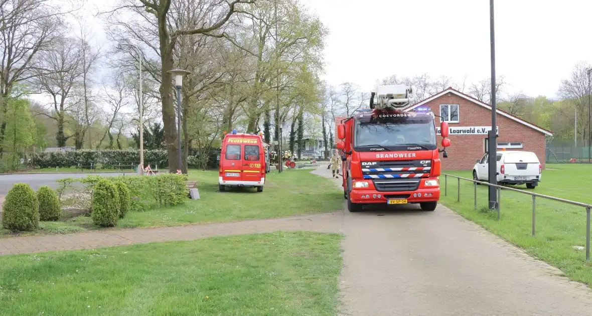 Duitse en Nederlandse brandweer blussen brand bij Voetbalvereniging