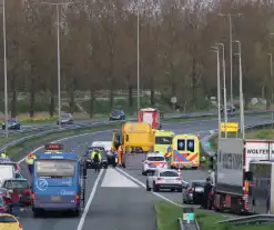 Snelweg dicht door ongeval met meerde voertuigen