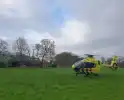 Traumaheli landt voor medische noodsituatie voor zwaargewond persoon