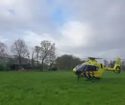 Traumaheli landt voor medische noodsituatie voor zwaargewond persoon