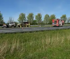 Koe vast in gekantelde veewagen