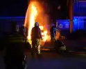 Busje volledig afgebrand door brand