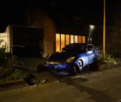 Automobilist belandt in voortuin van woning