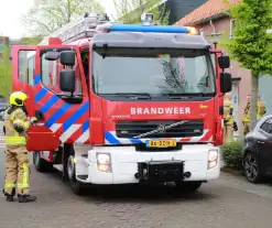 Brandweer onderzoekt brandlucht in woning